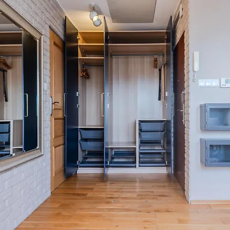 Castle View - Spacious - By Rentujemy * Cracóvia