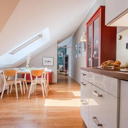 Castle View - Spacious - By Rentujemy Апартаменты